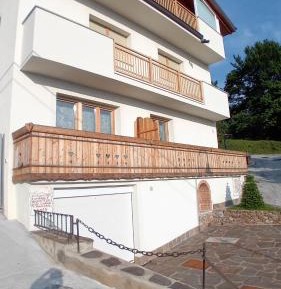 One-Bedroom Apartment with View