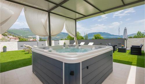 Nine-Bedroom Holiday Home