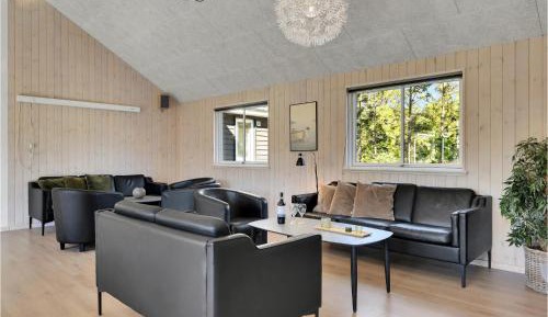 Twelve-Bedroom Holiday Home