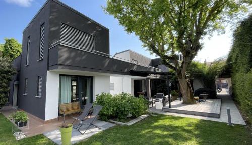 Apartment with Garden View