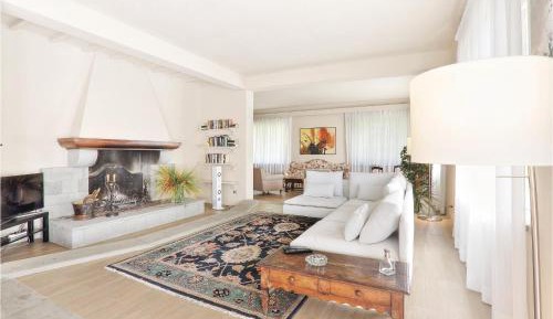 Five-Bedroom Holiday Home