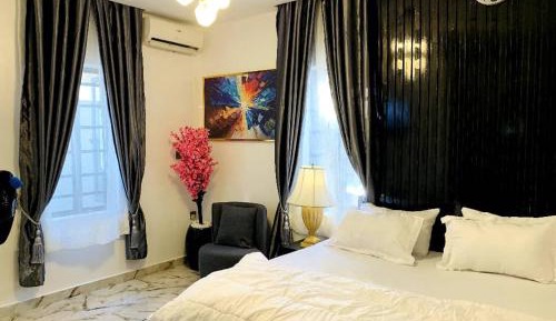 Deluxe One-Bedroom Apartment with Ocean View