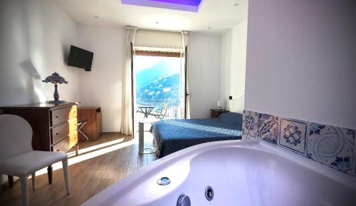 Deluxe Suite with Sea View