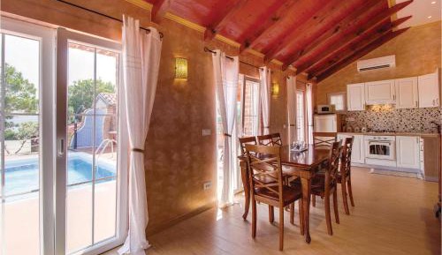 Three-Bedroom Holiday Home 