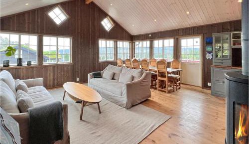 Four-Bedroom Holiday Home