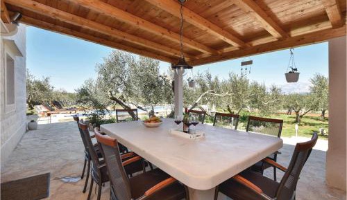 Three-Bedroom Holiday Home 