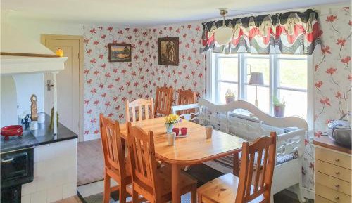 Three-Bedroom Holiday Home 