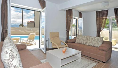 Three-Bedroom Holiday Home 