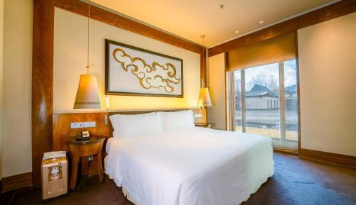 Junior Suite, 1 Bedroom Suite, 1 King, Garden view