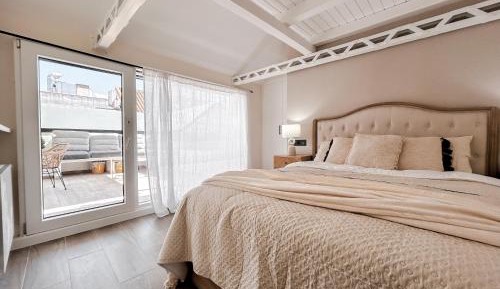 Three-Bedrooms Apartment with Terrace