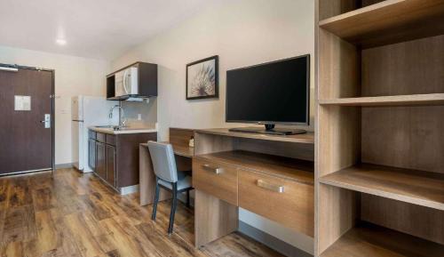 Standard Queen Room with Two Queen Beds - Non-Smoking