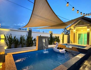 Four-Bedroom Holiday Home