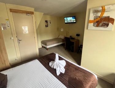 Triple Room with City View