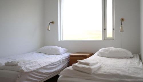 Two-Bedroom Apartment with Mountain View