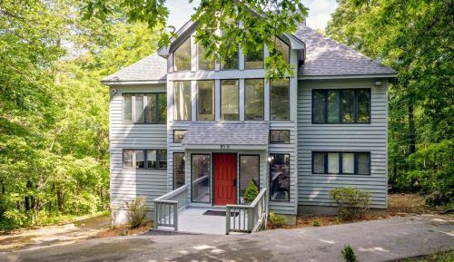 Six-Bedroom Holiday Home