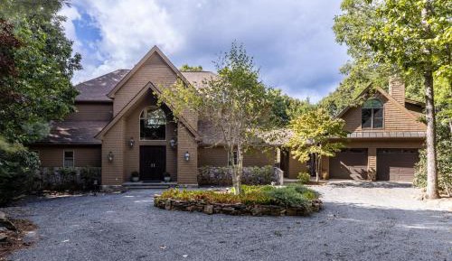 Five-Bedroom Holiday Home