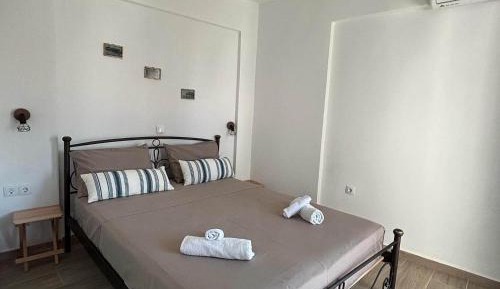 Deluxe One-Bedroom Apartment