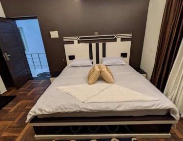 Deluxe Double Room (2 Adults + 1 Child)