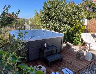 Villa with Garden View