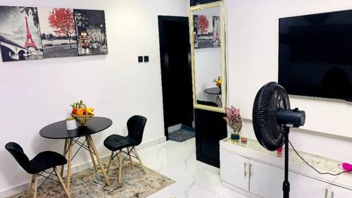 Deluxe One-Bedroom Apartment with Ocean View