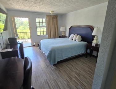 King Room - Non-Smoking