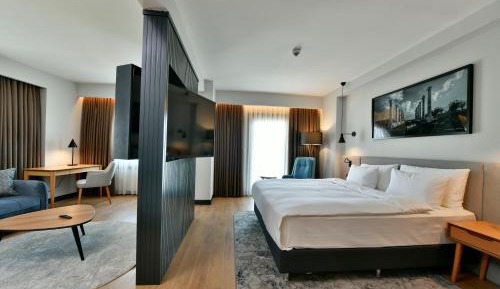 Junior Suite - Partial Sea View