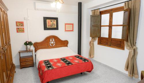 Standard Double Room with Shared Bathroom
