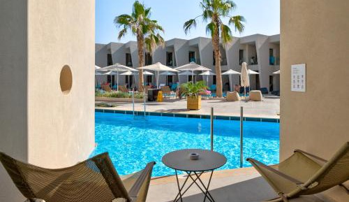 Triple Swim Up Room with Pool View
