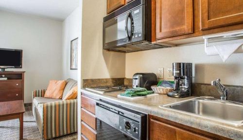 Queen Suite - Non-Smoking