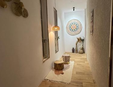 Deluxe One-Bedroom Apartment