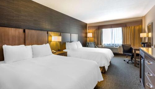 Queen Room with Two Queen Beds and Bath Tub - Disability Access