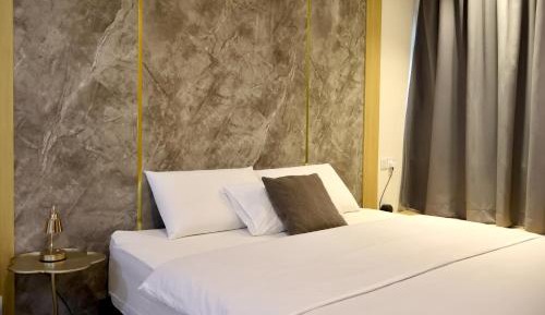 Studio Apartment with King Bed