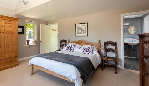 Queen Room with Spa Bath