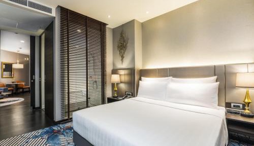 One Bedroom Club Suite King City View