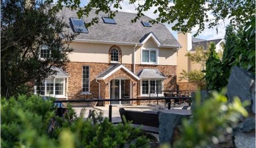 Eight-Bedroom House
