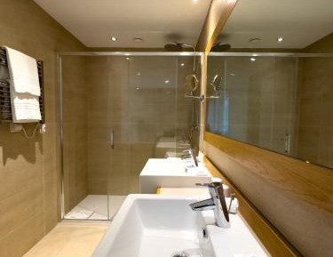 Suite with Hot Tub