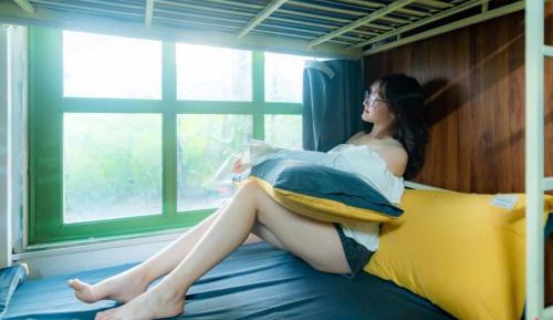 Single Bed in Mixed Dormitory Room