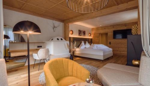 Deluxe Double Room with Mountain View