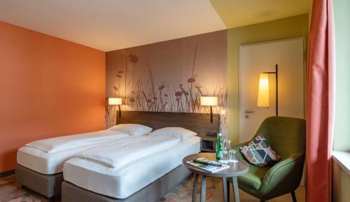 Standard Twin Room with Mountain View