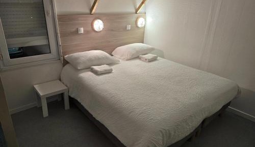 Quadruple Room with 1 Double Bed and 2 Single Beds