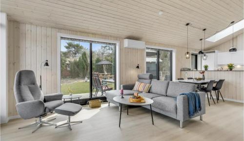 Three-Bedroom Holiday Home 