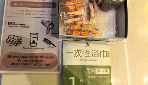 Small Single Room With Shared Bathroom 