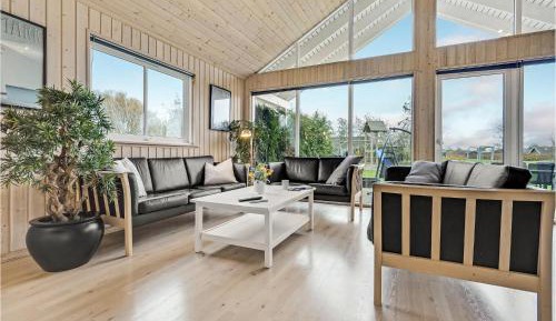 Seven-Bedroom Holiday Home