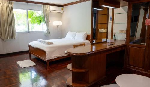 Family Room with Garden View