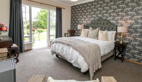 King Room with Mountain View