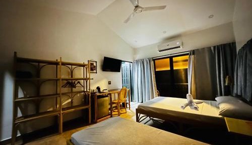 Deluxe Triple Room with Sea View