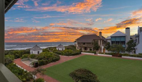 Four-Bedroom Holiday Home