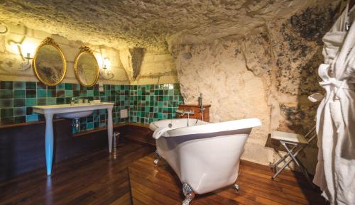 Double Room with Pool View - Cave