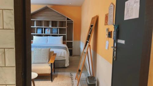 Standard Double Room No.3 Library