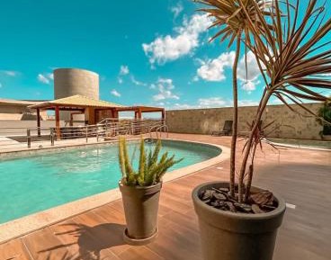 Apartment with Pool View 